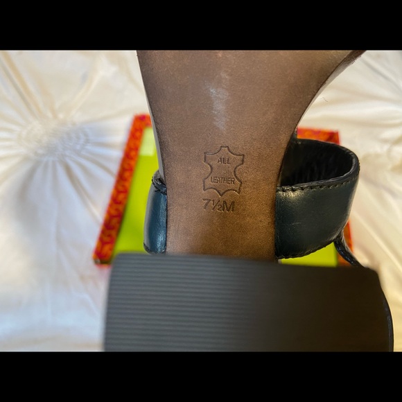 SOLD Tory Burch Fletcher Navy High Heel Sandal - Picture 3 of 7